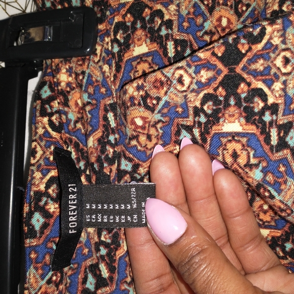 Forever 21 printer joggers - Picture 7 of 8